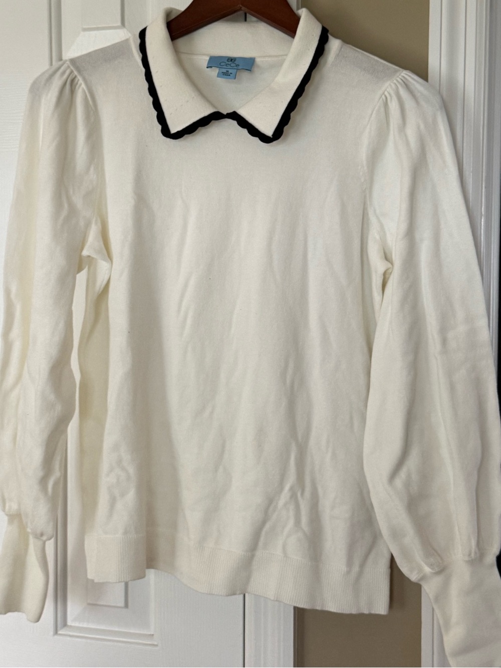 Cece long-sleeve sweater cream black scalloped trim Peter Pan collar size medium